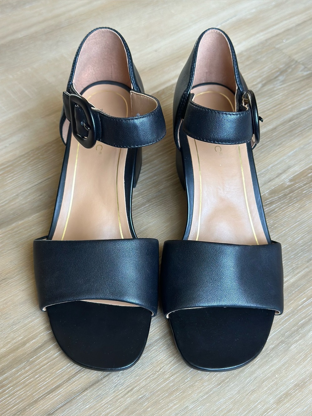 Vionic Chardonnay Black Leather Block Heel Sandals Ankle Strap Women's Size 9.5 - Picture 2 of 8